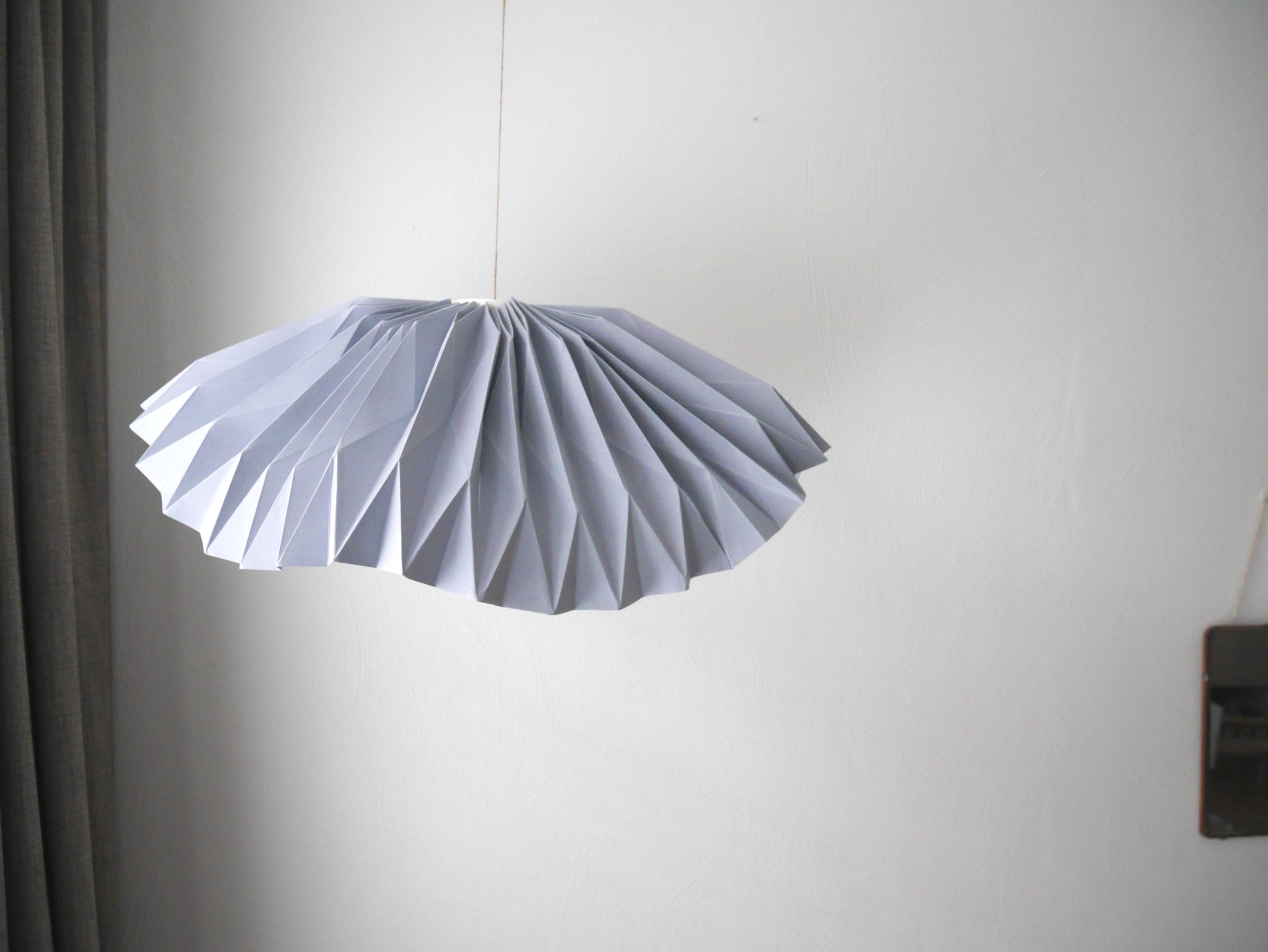 Onweersbui enthousiast Ontwaken DIY | Zo vouw je een origami lampenkap - DITISDIL